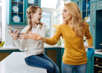 Relația dintre părinți și adolescenți: Cum să navighezi prin provocări