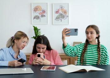 Adolescentul și rețelele sociale: cum să ghidezi fără a controla