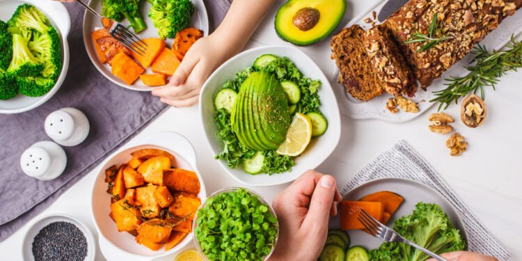 Mâncarea vegană te poate ajuta să slăbești? Adevărul neașteptat