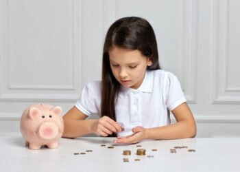 Cum să abordezi tema banilor cu copilul tău: lecții de educație financiară