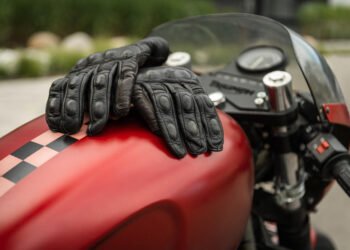 Accesorii indispensabile pentru orice motociclist pasionat