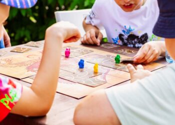 Creșterea copiilor conștienți prin practicarea mindfulness-ului în parenting