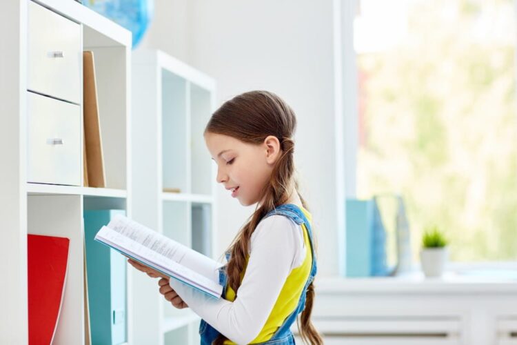 Strategii de parenting pentru adolescenți: Cum să menții echilibrul într-o perioadă tumultuoasă