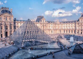 Muzeul Luvru din Paris riscă să fie închis săptămâna aceasta