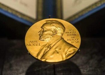 Ales Bialiaţki afirmă că Premiul Nobel l-a protejat în închisoare