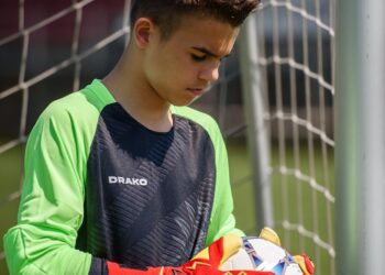 Top 5 greșeli pe care le faci când alegi echipamentul de fotbal (și cum să le eviți)