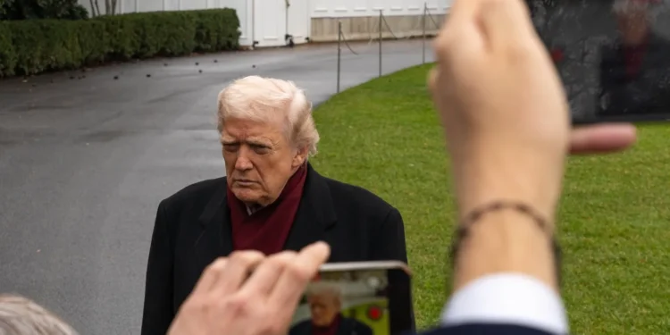 Lovitură la adresa lui Trump: Senatul a votat să-i limiteze puterile în privința unor noi acțiuni militare în Venezuela. „Bombardarea capitalei unei alte națiuni este un act de război”