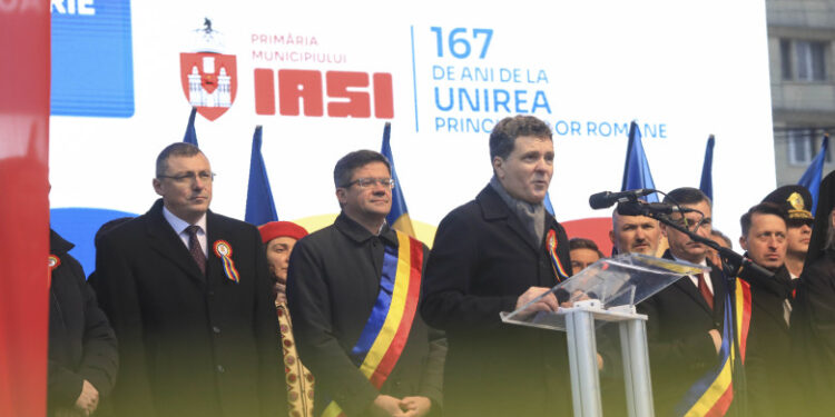 Nicuşor Dan, huiduit la Iaşi. Mesaj către contestatarii săi: În România pe care liderii dvs. proclamaţi o clamează, este loc pentru toţi românii?”