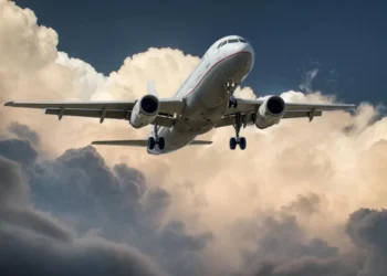 Aeroportul din Amsterdam a anulat cel puţin 800 de zboruri din cauza zăpezii