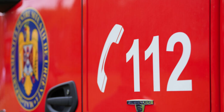 O fată din București a fost electrocutată după ce a călcat într-o baltă în care erau căzute fire electrice