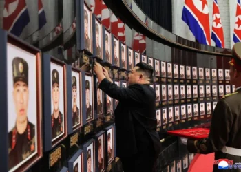 Familiile soldaților nord-coreeni uciși în războiul Rusiei din Ucraina au primit locuințe. Kim Jong un a participat la inaugurare