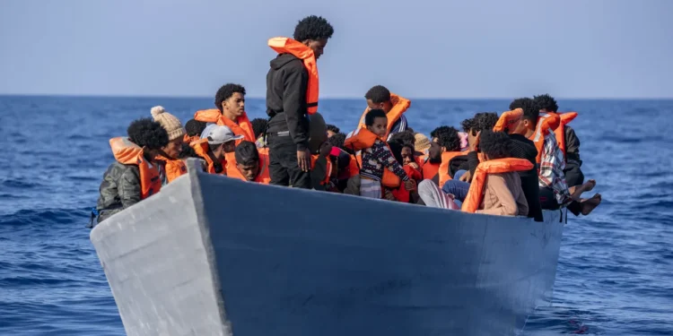 O barcă cu migranți s-a răsturnat în Marea Mediterană: 53 de oameni au murit sau sunt dați dispăruți  