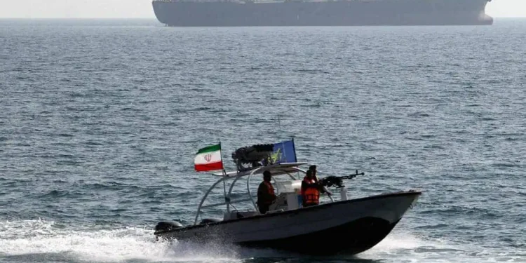 Patru români, blocați pe nava sechestrată de Iran în Strâmtoarea Hormuz