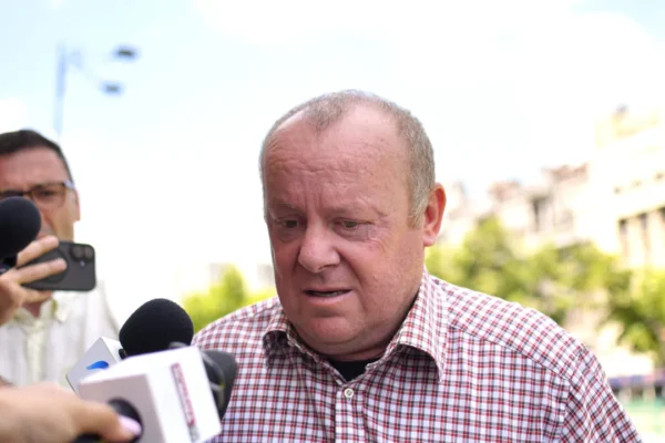 „Chiar credeţi că le pasă de oameni?” Paşca, dat afară de la întâlnirea unde „se căutau soluţii” pentru cei care oferă servicii oamenilor vulnerabili