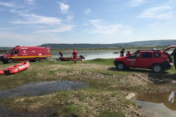 Doi tineri dați dispăruți la barajul Călimănești au fost găsiți morți în râul Siret, în județul Galați