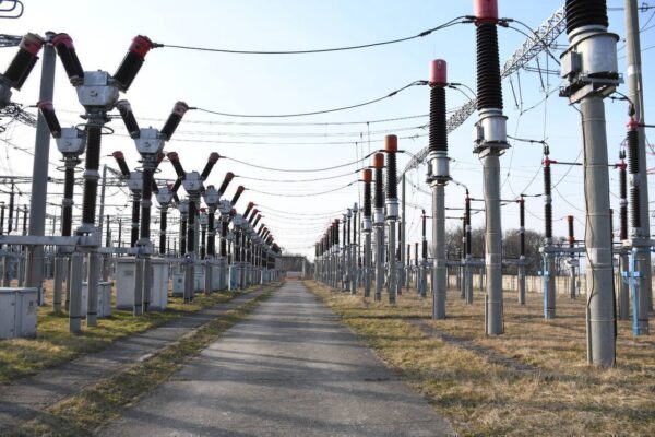 Marii consumatori ar putea fi deconectați pentru a nu supraaglomera rețeaua electrică