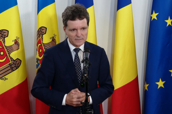 De la Chișinău, vizibil crispat, Nicușor Dan l-a apărat pe generalul Pahonțu