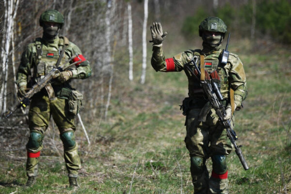 Cum ar putea ataca NATO „omuleții verzi” ai lui Putin. Scenariul Crimeea care alarmează alianța