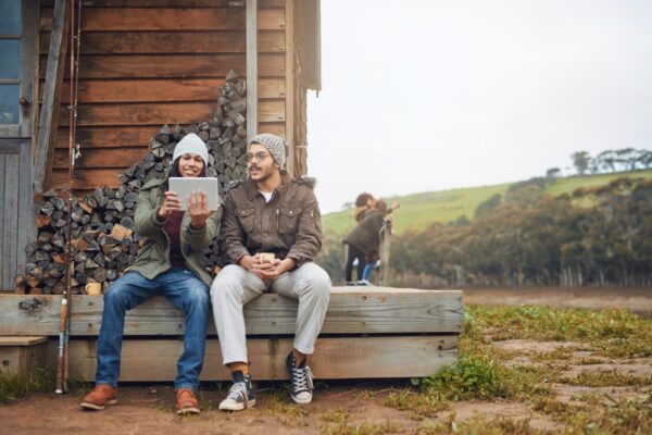 Cabane potrivite pentru familii: seri liniștite și dimineți cu vedere la munte