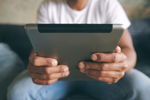 Cum alegi o tabletă pentru citit, filme și navigare online